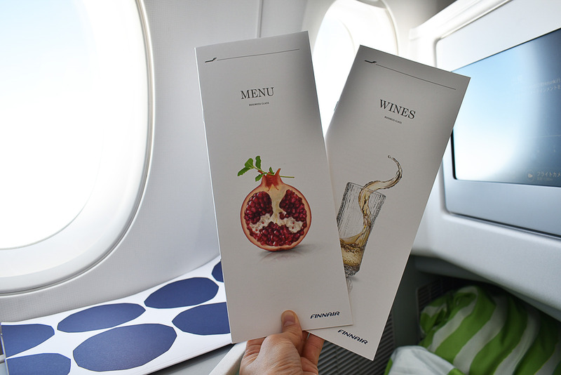 機内食メニューとワインリスト