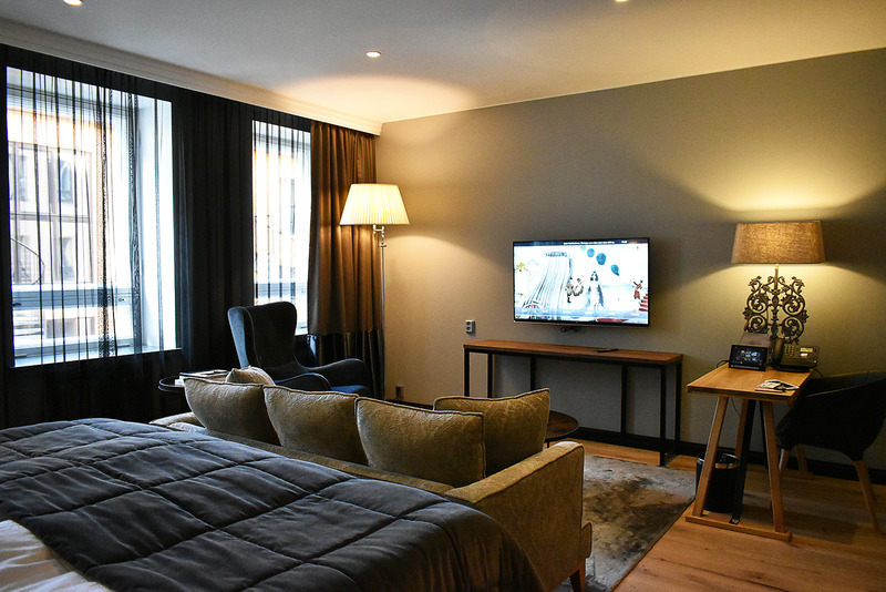 部屋も落ち着いていてソファやカーペットのセンス抜群