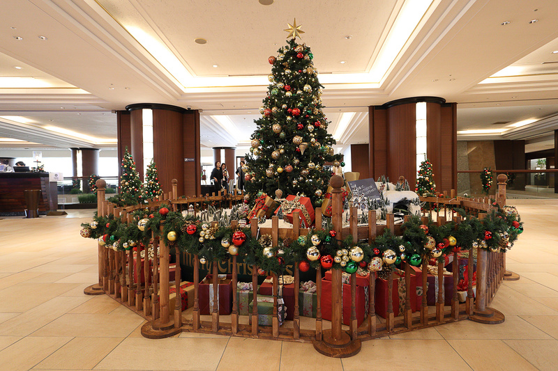 正面にどど～んとクリスマスツリー