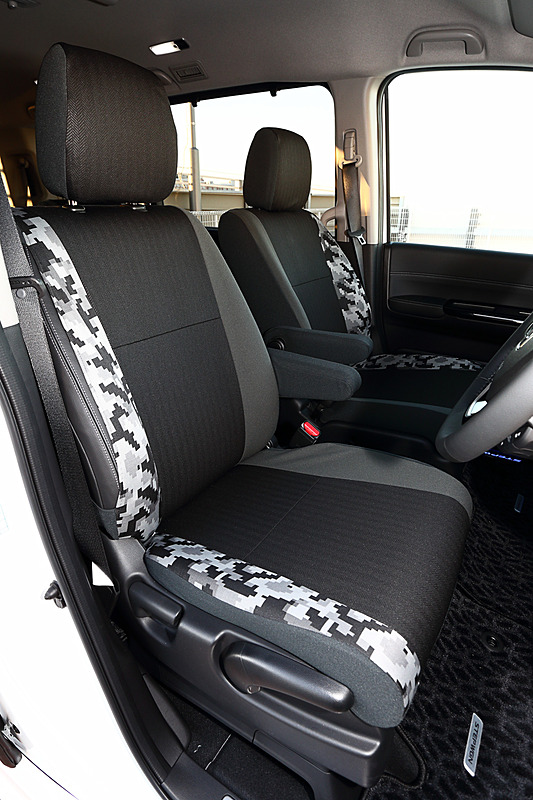 「シートカバー（デジカモパターン）」もおしゃれなデザイン