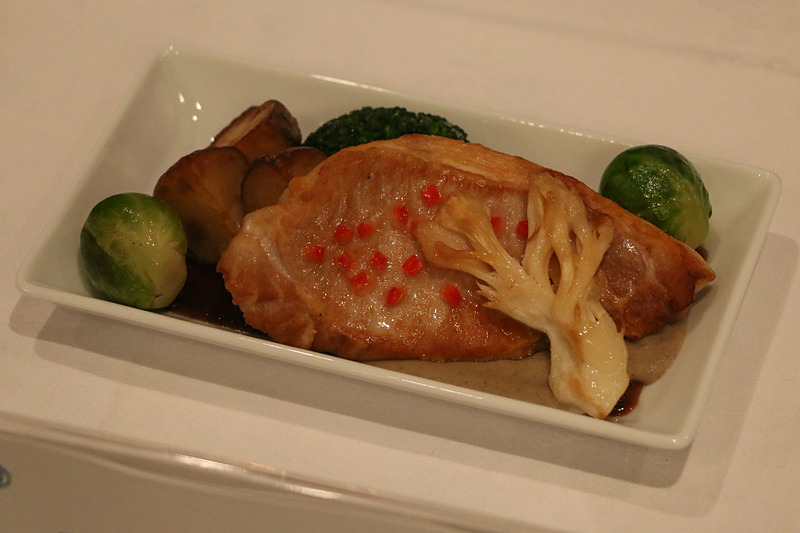 北海道産豚ロースのソテー 有馬山椒と燻製オリーブの香り