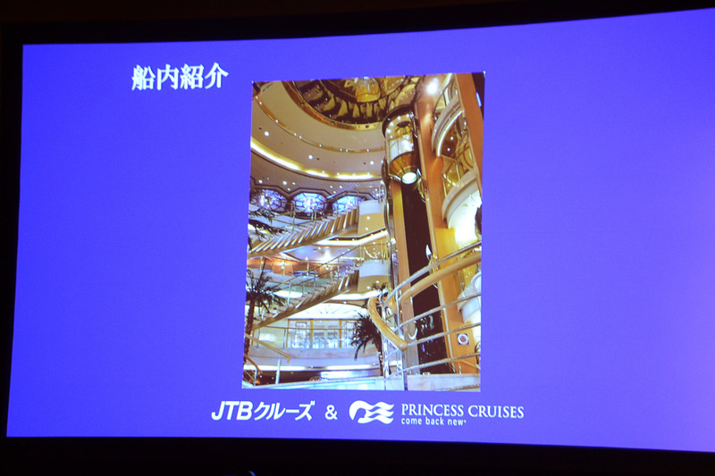 4ホール吹き抜けのアトリウムやバーやラウンジ