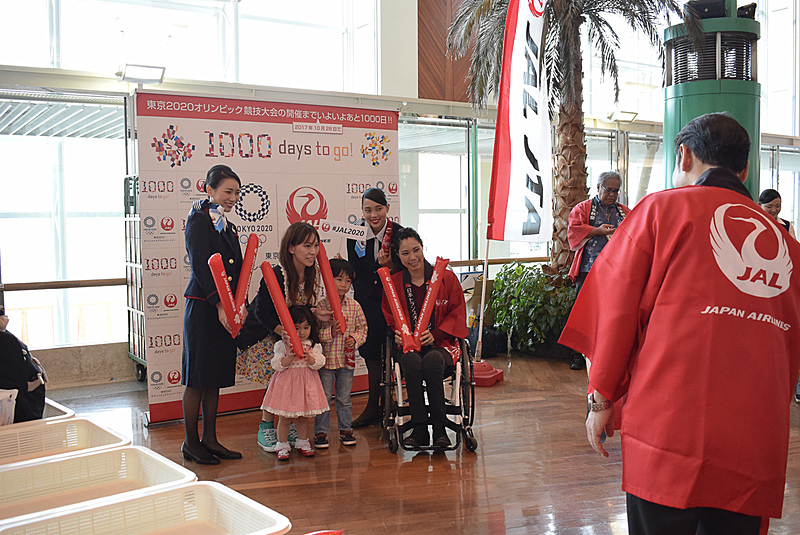 スティックバルーンでVサイン