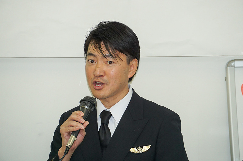 株式会社ジェイエア 運航安全企画室室長でCRJ200型機機長の服部岳氏