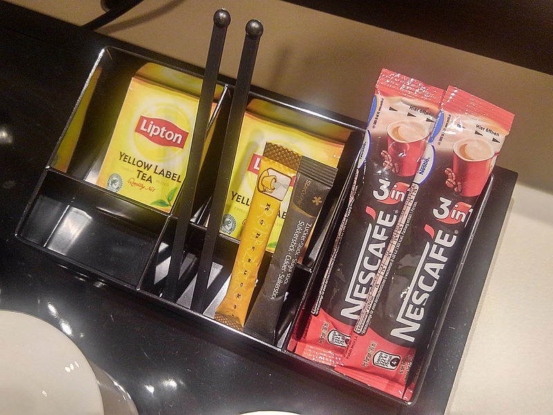 デスクとミニバーセット