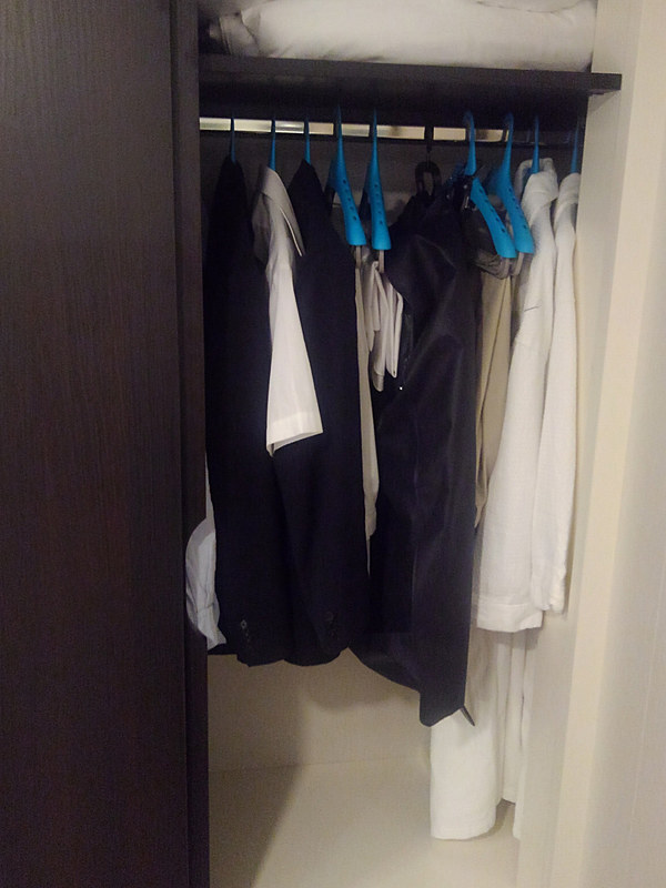 右側はハンガーエリア