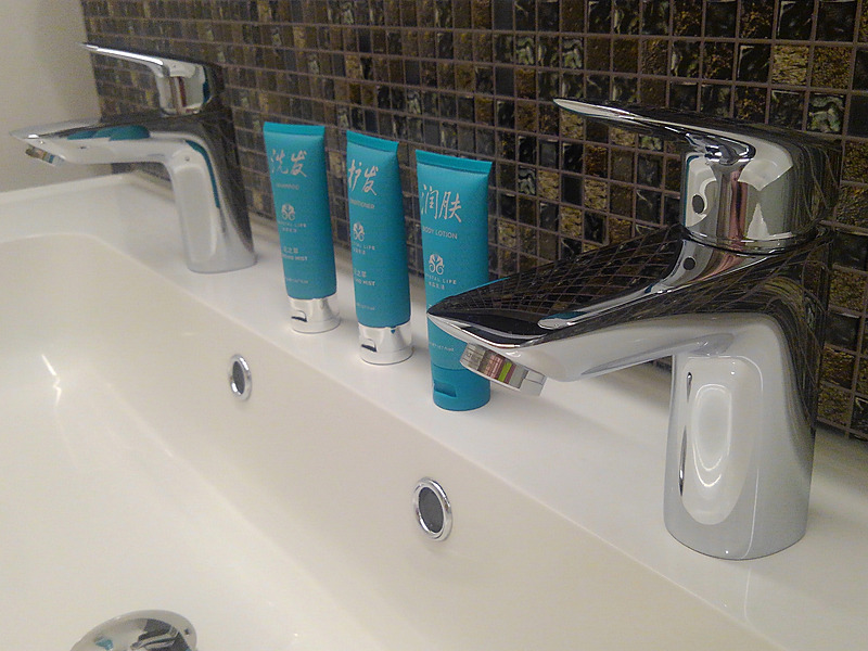 洗面台にはカランが2基