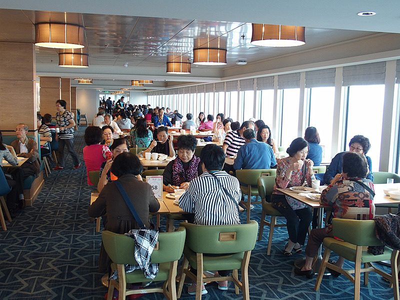 The Lidoはとにかく気軽でとにかく賑やか