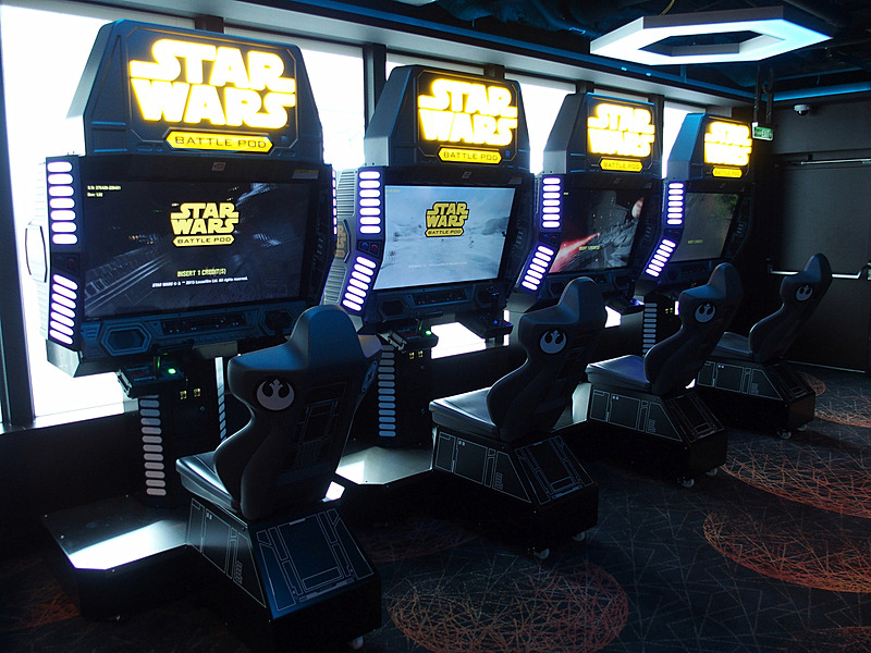 STARWARS Battle Pod/Flatscreen Editionは8台設置
