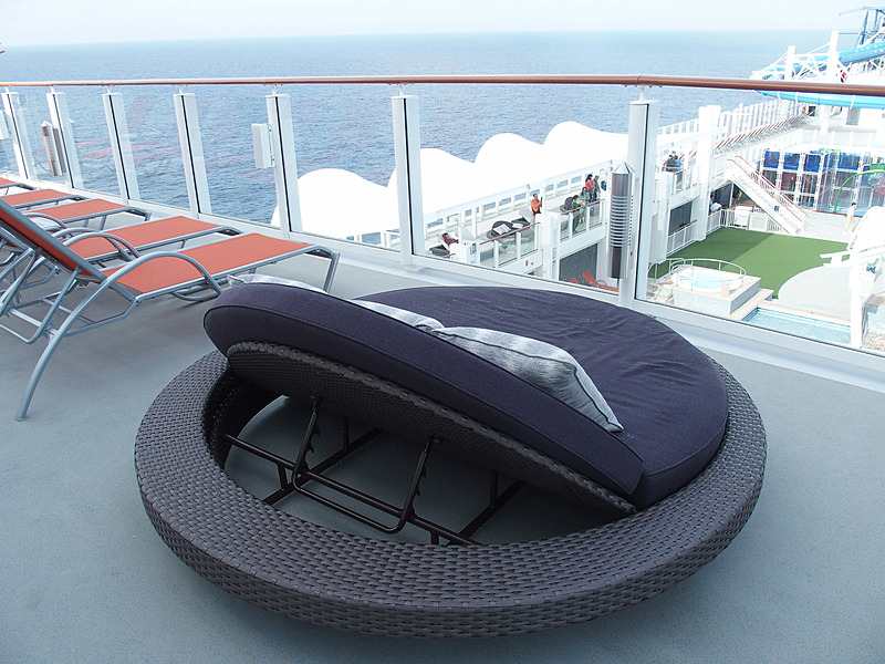 Palm Courtがある第19デッキ後方のテラスも人が少なく見晴らしがよい