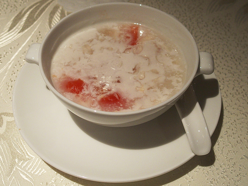 モモとパパイヤのシロップ漬けとシロキクラゲのココナッツミルク