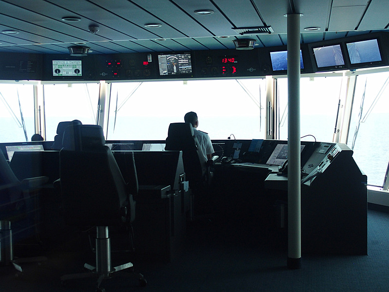 日中ならばこのようにブリッジを見学できる