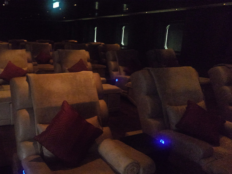 Crystal Life AsianSpaにある最前方の舷側窓は海面と船首に最も近い位置にある