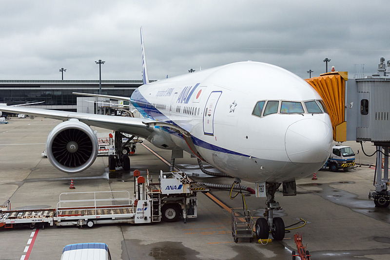 51番スポットに駐機するボーイング 777-300ER。この日は登録記号「JA780A」の機体が使用された