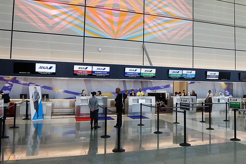 ヒューストンのジョージ・ブッシュ・インターコンチネンタル空港。ANAはターミナルDを使用。チェックインカウンターは出発時刻の3時間前にオープンする