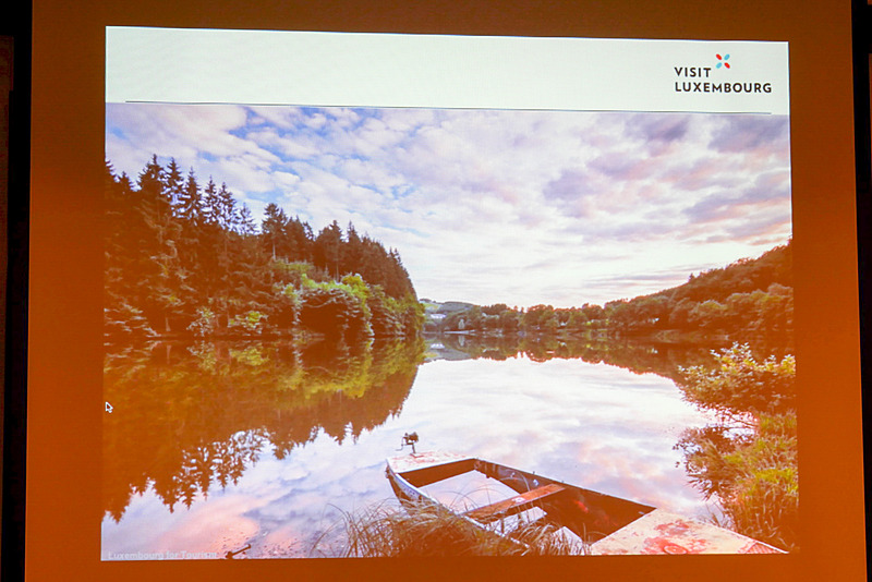 クルマで少し郊外に出るだけで、このような自然あふれる景色になる