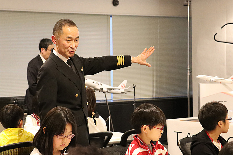 機長の靍谷忠久氏から技術的な部分が解説された