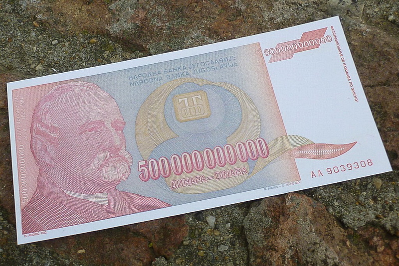 1990年代前半のハイパーインフレ時代に発行されたという最高紙幣500000000000（500億！）ディナール札のコピーをガイドさんが記念にくれました