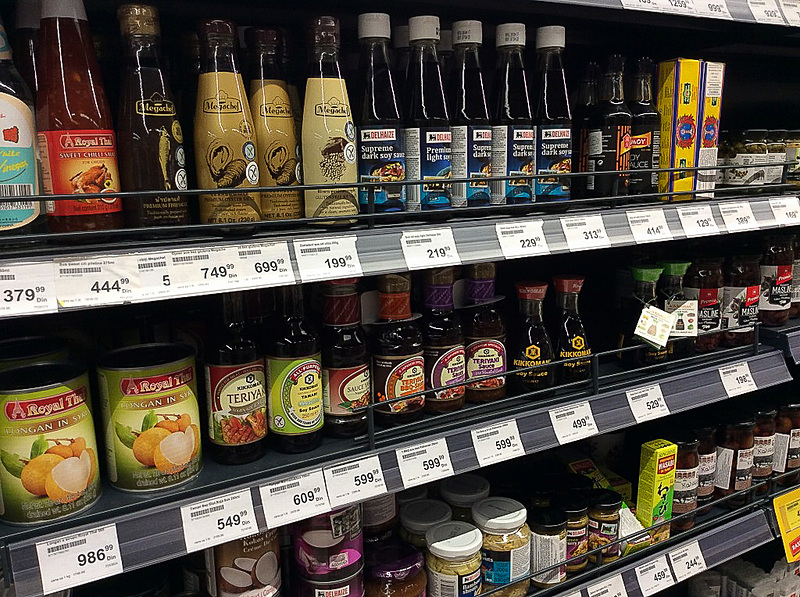 スーパーにはアジアの食材も少し置いてあります