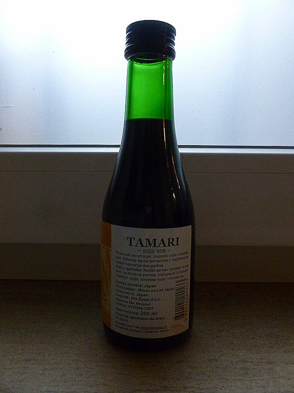 オーガニックショップで買ったたまり醤油。ひじきなどもありました