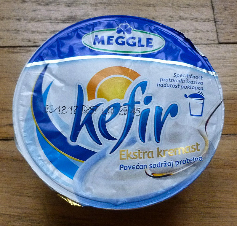 ベオグラードでは飲むタイプのヨーグルトが多いのですが、これは食べるタイプでお気に入り。パリで食べるケフィアヨーグルトより味がマイルド