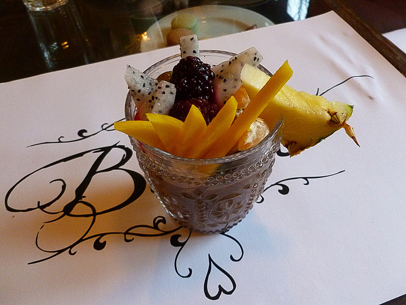 サーモンのディップにはいろいろなハーブが入っていて美味。プディングは甘みが少しで私好みでした