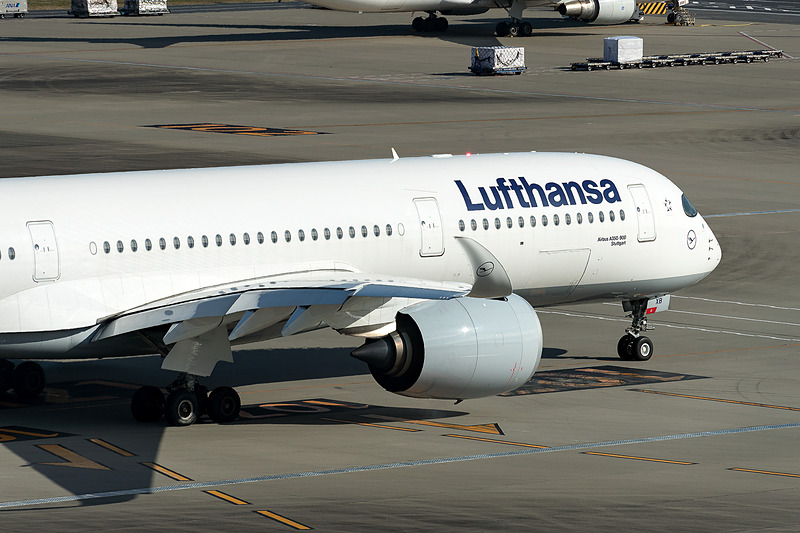 LH715便は12時44分にミュンヘンへ向けて出発した