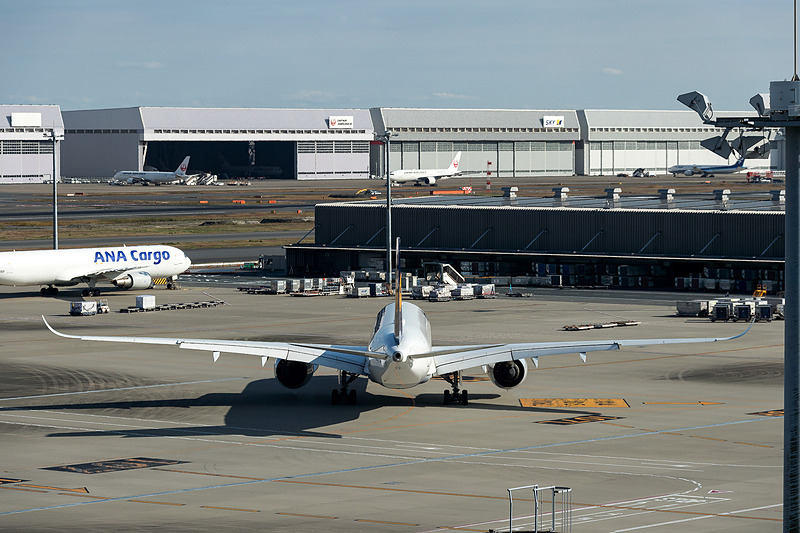 LH715便は12時44分にミュンヘンへ向けて出発した
