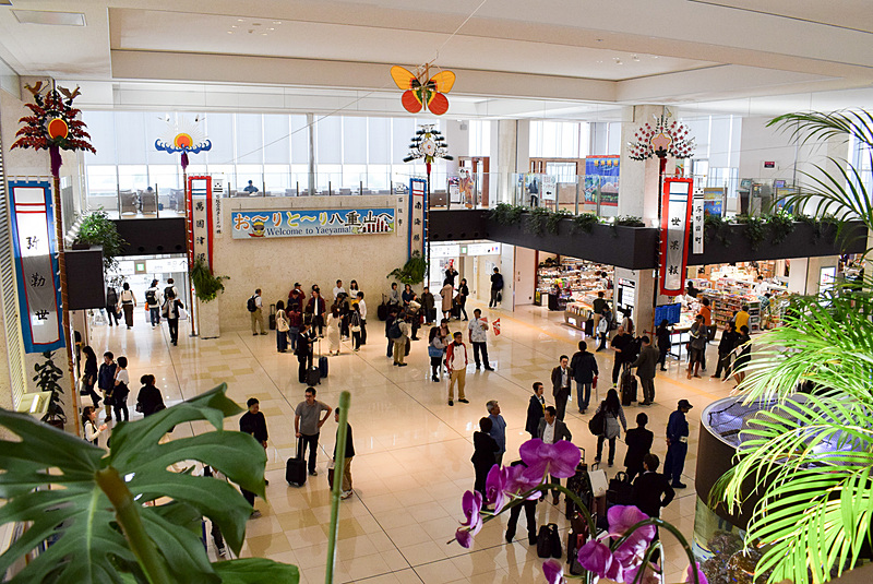 新石垣空港エントランスロビー