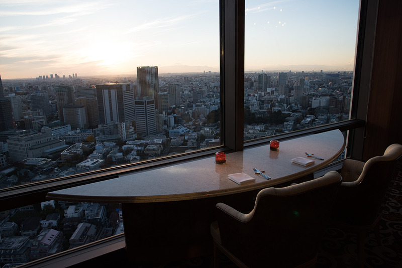 「WHISKY BAR」や「COCKTAIL BAR」にはこのような席も。大切な人とのひとときや大人数のパーティなどにも対応できる