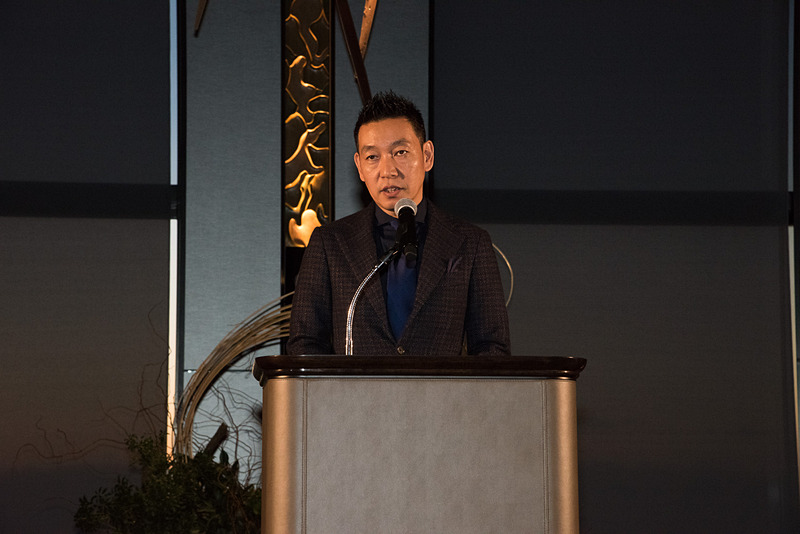 株式会社デザインスタジオ・スピン 代表取締役社長 小市泰弘氏。“うつろい”をテーマにテーブル9をデザインした