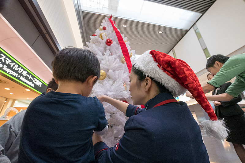 2017年のJALのクリスマスツリーは3mのビッグサイズ