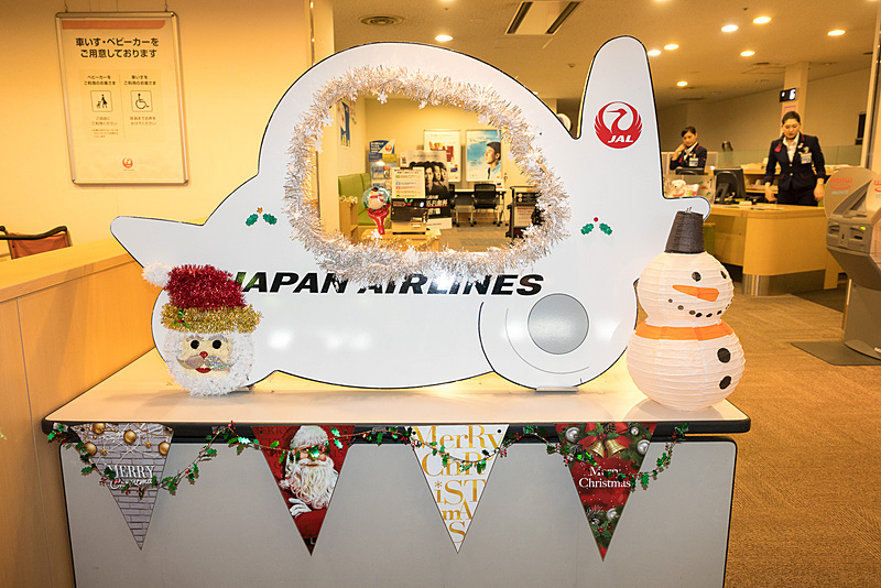 JALスマイルサポートのフォトフレームもクリスマス仕様に飾り付け
