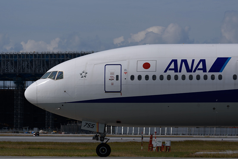 よく見るとパイロットが手を振ってくれている