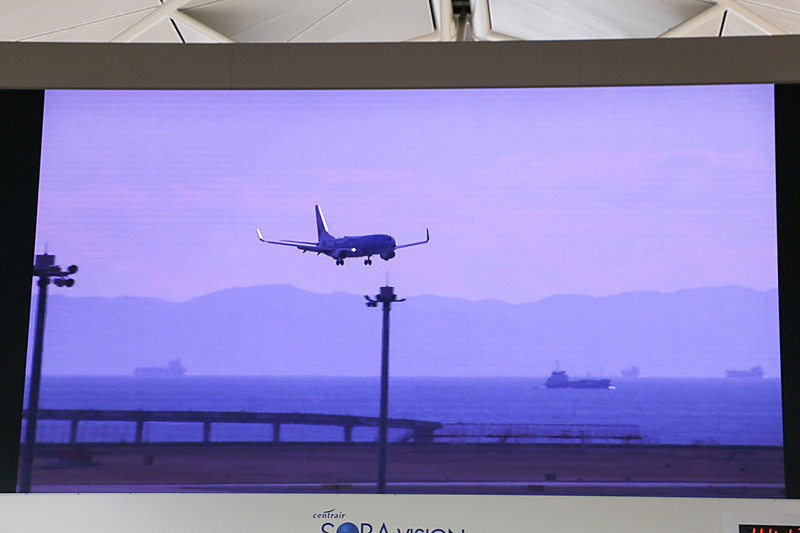 イベント当日、セントレアに着陸する「新ジンベエジェット」（ボーイング 737-800型機、登録記号：JA05RK）の模様を動画で紹介した
