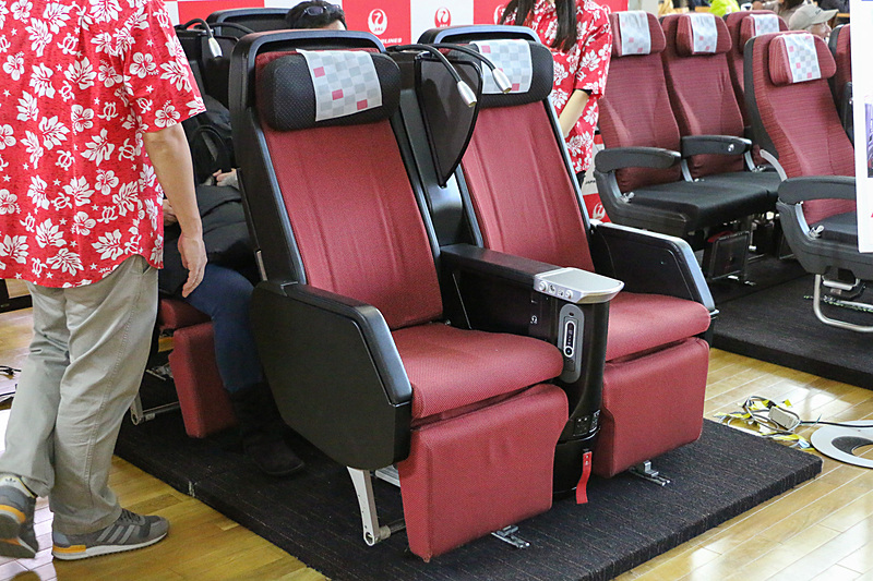 「クラスJ」やプレミアムエコノミークラス、「新・間隔エコノミー」で知られるエコノミークラスの「SKY WIDER」のシートなどが展示、自由に体験できる
