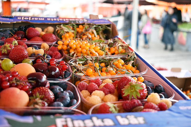 前日に1人で見て回ったマーケット、朝一番はベリー類がたくさん出揃っていてとってもステキな光景でした