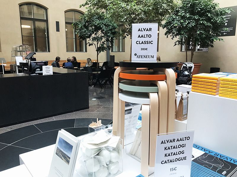 Artek（アルテック）のスツールが203ユーロ（約2万6800円）で売っていました