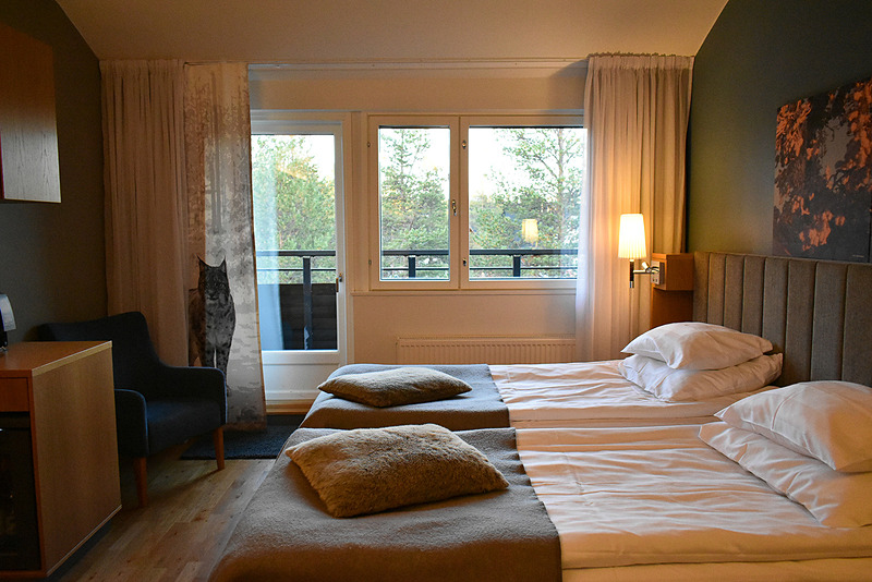 スタイリッシュかつ暖かい雰囲気のお部屋