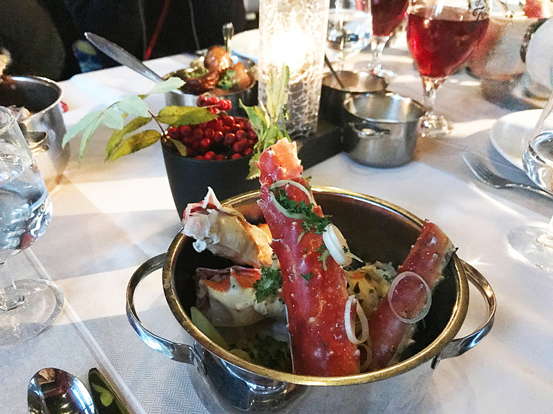 夜はホテルのすぐ近くにある「King Crab House」でシーフードディナー。まさかラップランドでカニを黙々と食べるとは思ってもいませんでしたが美味しかったです