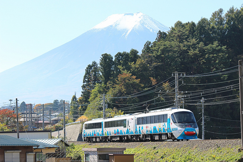 富士急は、富士急行沿線が2日間乗り降り自由のフリーきっぷとうどん券がセットになった「吉田のうどんきっぷ」を2018年1月6日に発売する