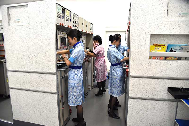 食後のお茶のオーダーに対しても素早く対応し、あっという間に提供していた