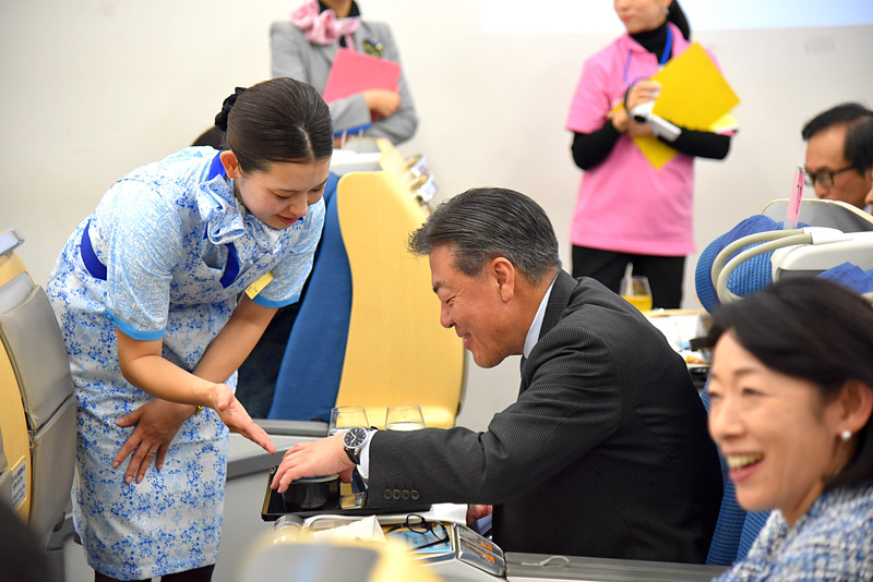 笑顔で常に自然体な対応をする姿が見られた