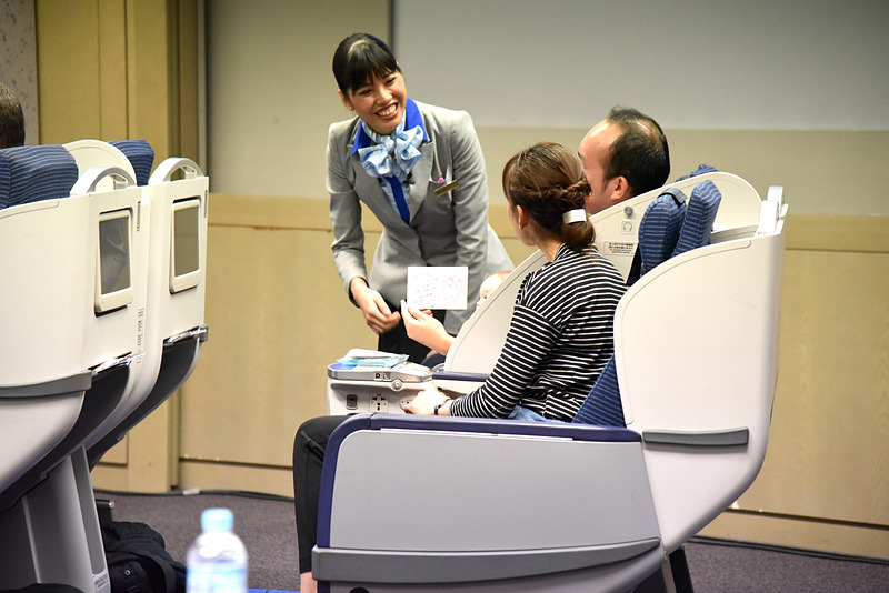 マナちゃんの初フライトをお祝い！　そして安全対策も案内