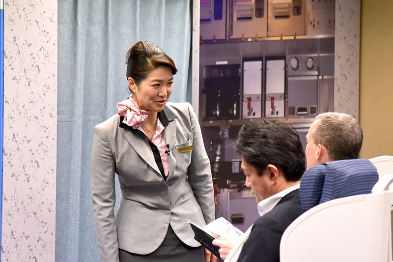 お土産について相談する乗客については、クリスマスプレゼントにもなる1品をレコメンド