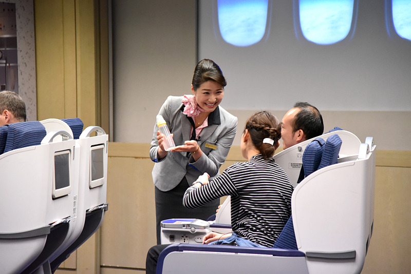 赤ちゃん連れの乗客にはミルクを作りますか？ などの積極的なご案内も