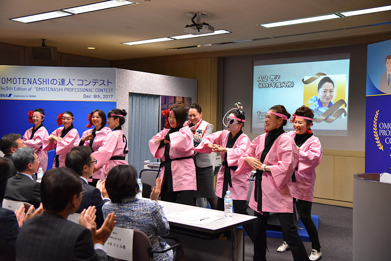 出場者にたすき掛けをして応援に巻き込むなど、想像以上のパフォーマンスを繰り広げた