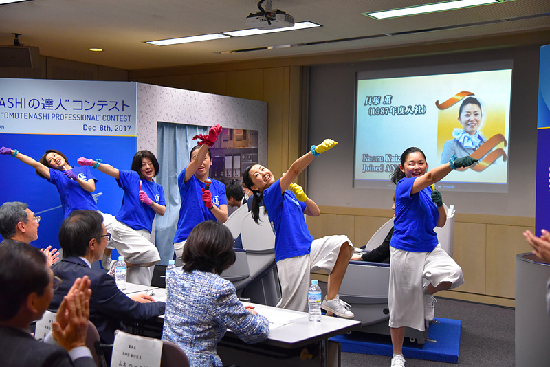 アイドル風のダンスでキュートに応援