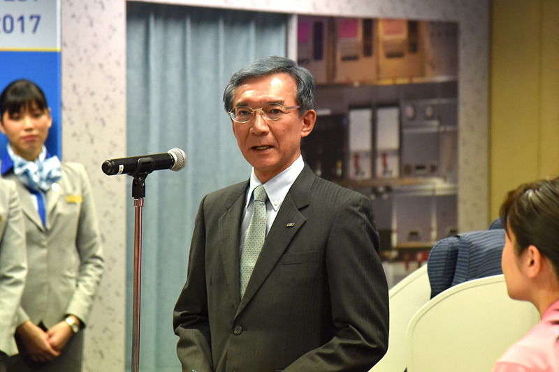 全日本空輸株式会社 取締役 常務執行役員 藤村修一氏がチーム部門の優勝を発表