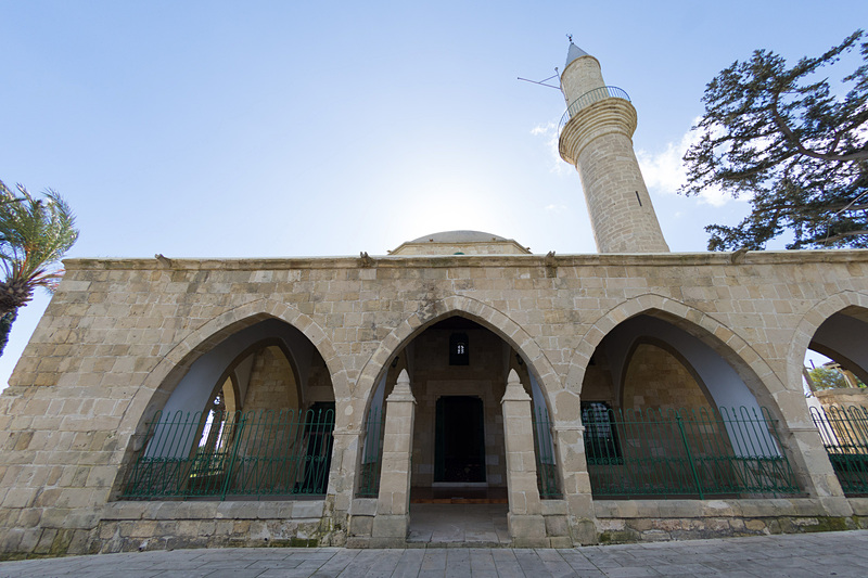 ムハンマドの養母と言われているウム・ハラムが眠るハラ・スルタン・テケ